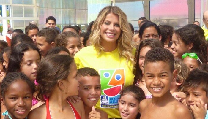 A atriz e modelo Karina Bacchi fez valer o prêmio que ganhou em A Fazenda e usou o seu lado social para investir a bolada.  A ex-peoa doou todo o prêmio para a ONG Florescer, organização que ela ajuda desde quando era criança e que pertence à sua mãe