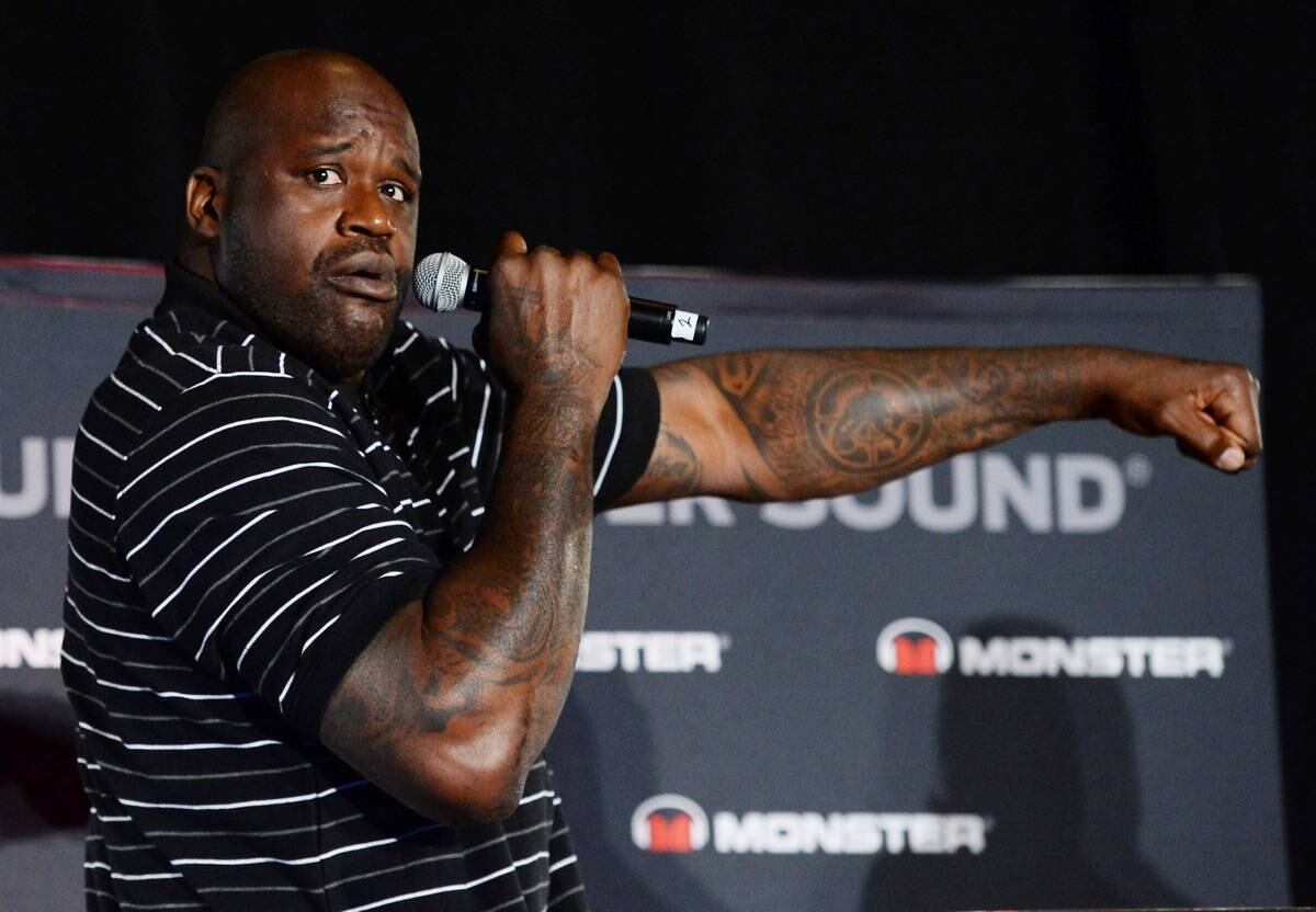 Grande fã de lutas, Shaquille O'Neal surpreendeu ao cogitar para o canal americano Fox Sports um duelo de MMA contra o cubano José Canseco, um dos grandes ídolos da história do beisebol e que ostenta uma certa antipatia pelo ex-jogador de basquete. Questionado sobre como iria se sair no duelo, a lenda não teve a menor dúvida e disse que acabaria a luta em apenas 42 segundos.

— Sou muito bom. Eu poderia descer a porrada no José Canseco. Eu não gosto dele. Eu poderia nocauteá-lo em 42 segundos. Eu só precisaria fazer graça com ele um pouquinho, fazer o dinheiro dos fãs valer a pena e depois nocauteá-lo