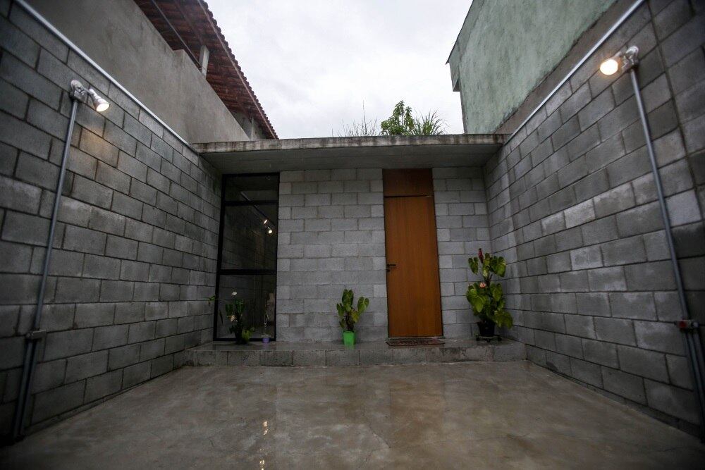 Contemporânea, definem os arquitetos. "É importante deixar claro que não se trata de um projeto de menor qualidade, por ser mais barato. Pelo contrário: é arquitetura contemporânea, da maneira como a gente acredita. E que funciona para qualquer um de nós", afirma Tuma