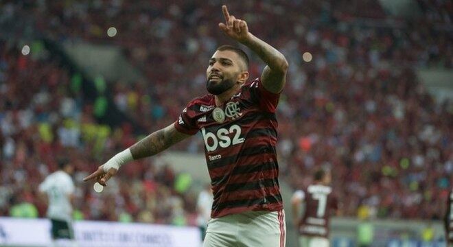 GABI CADA VEZ MAIS GOL - Gabigol chegou a 28 gols na temporada, ultrapassando 2018 como a mais artilheira, quando havia marcado 27 vezes. E detalhe: desta vez, o camisa 9 bateu o seu recorde pessoal com 14 partidas a menos em relação ao ano passado (38 a 52)