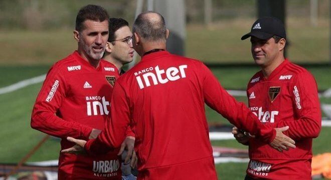 Mancini, à esquerda, e Jardini, à direita, de boné