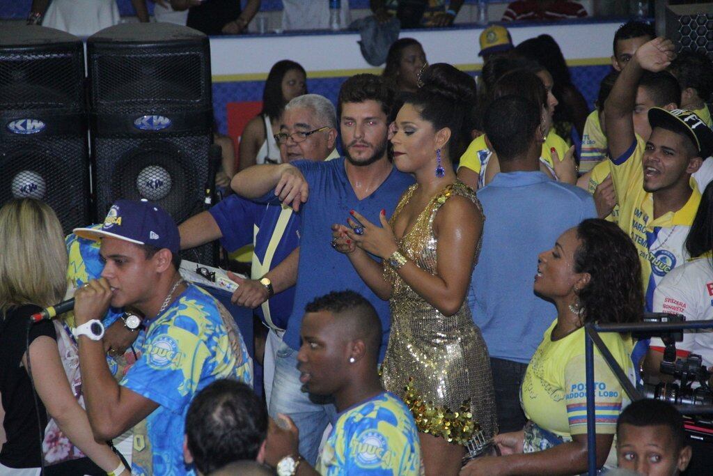 Klebber e Juliana Alves na quadra