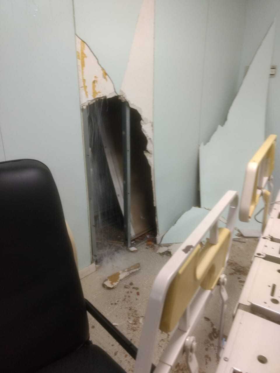 Parede caiu devido força da água