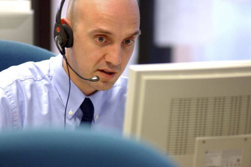 Para realizar o atendimento aos clientes, readequar planos e
fazer atendimentos pós-vendas, estão disponíveis chances na cidade de Curitiba
(PR). A função exige que o interessado tenha o ensino médio completo, conhecimento
na área e boa comunicação