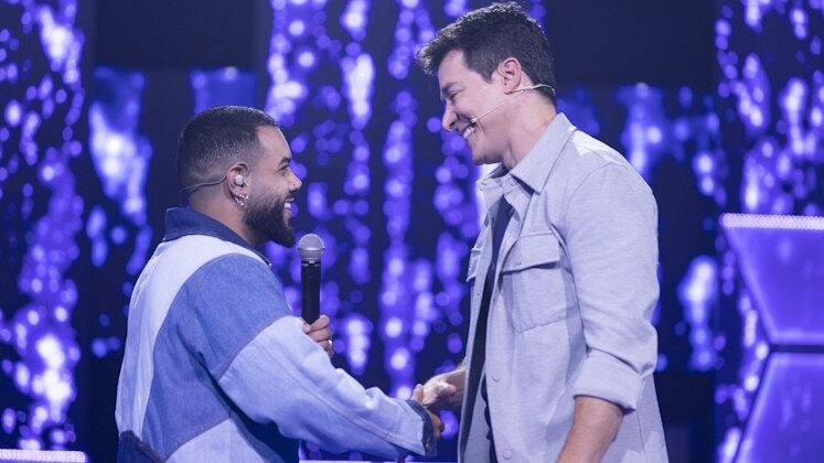 Looks impecáveis
Se para as classificatória, eles arrasaram nos figurinos, imagine os looks maravilhosos que estão por vir para dar aquela arrematada na interpretação! E não são apenas os candidatos que prometem entregar tudo! Os jurados vão caprichar na produção para avaliar os 15 finalistas