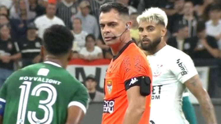 Primeiras dublagens 

No dia da estreia do Paulistão 2024, o Domingo Espetacular apresentou o novo quadro Fala Muito!, com o ator e dublador Gustavo Machado. O artista teve seu primeiro grande desafio logo de cara, com muita reclamação dos jogadores e técnicos dos times paulistas 
