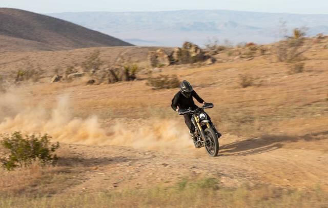 Scrambler 1200 XE pronta para desafios