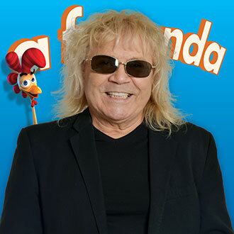 Quando sua saída foi anunciada, a ex-atleta Rebeca Gusmão
prestou um depoimento em homenagem ao artista, dizendo que “a música acabou”
dentro de A Fazenda. A declaração causou certo desconforto, pois Ovelha não era
o único músico no reality show