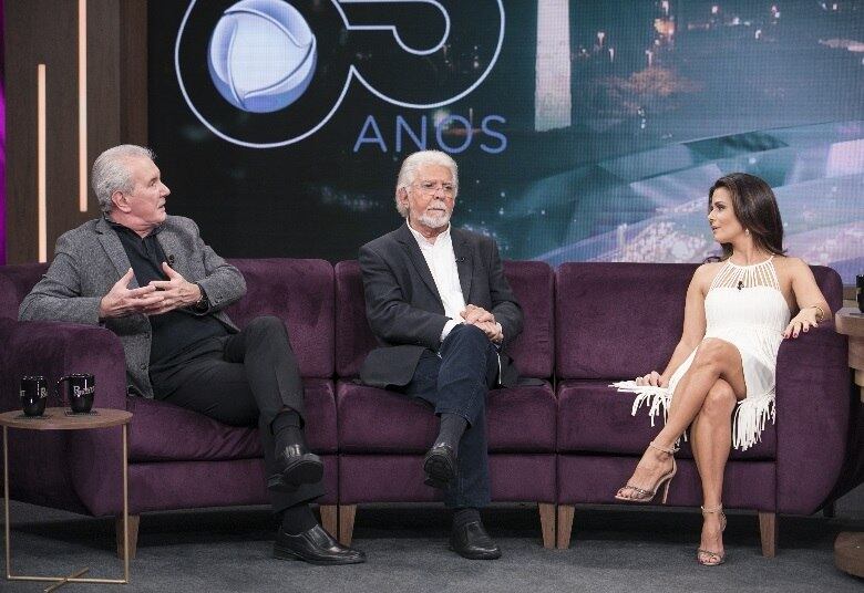 O humorista Paulo Vieira, que escreve e estrela o quadro, aproveita o momento para revelar sua formação no jornalismo e declarar sua admiração pelos convidados