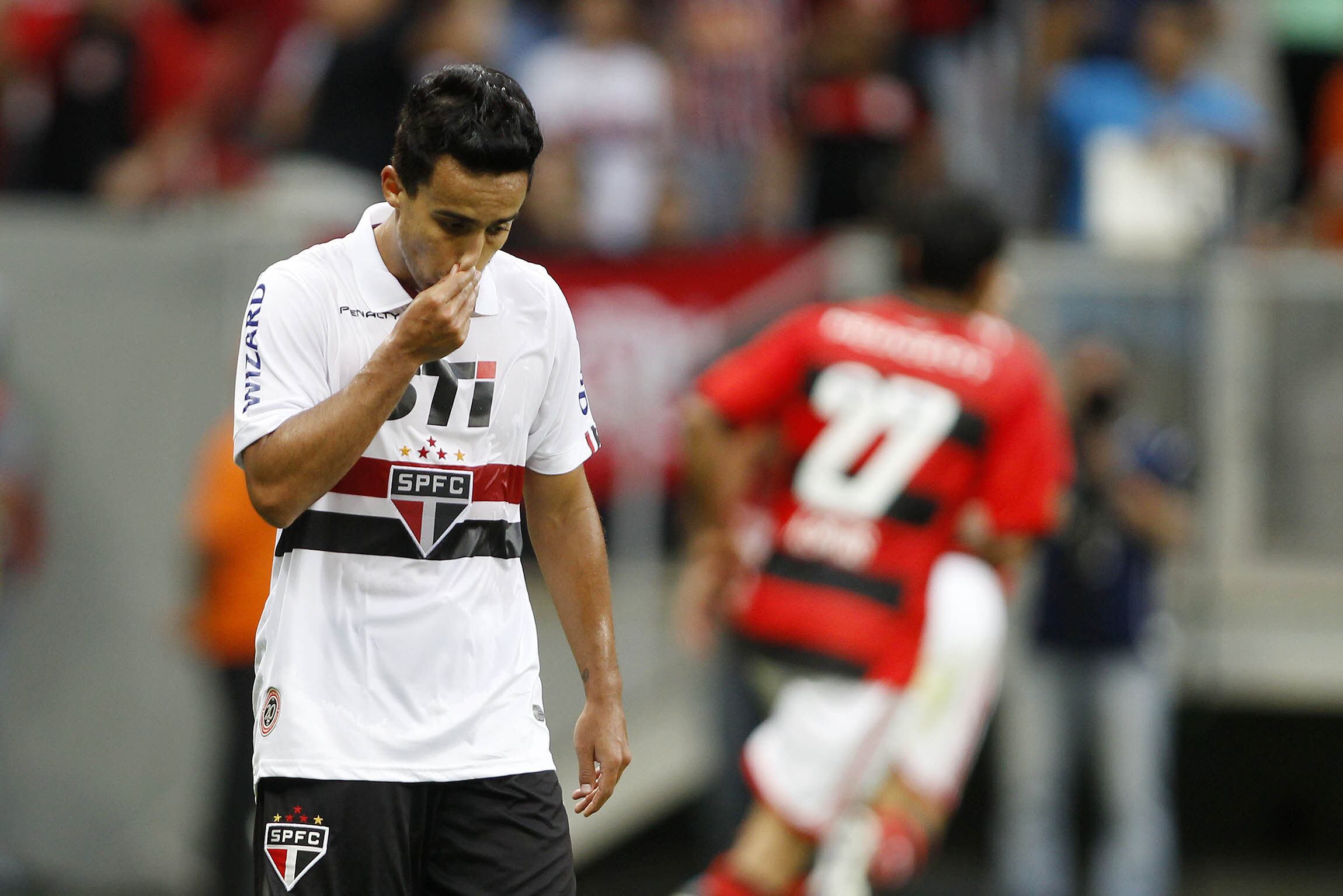 Jadson perdeu o pênalti que daria mais tranquilidade ao São Paulo