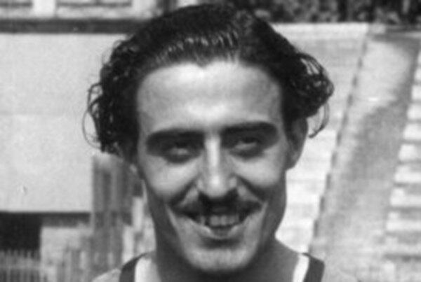 7º Elmo Bóvio - 22 gols
O meia-atacante argentino jogou no São Paulo em 1950 e disputou 28 jogos