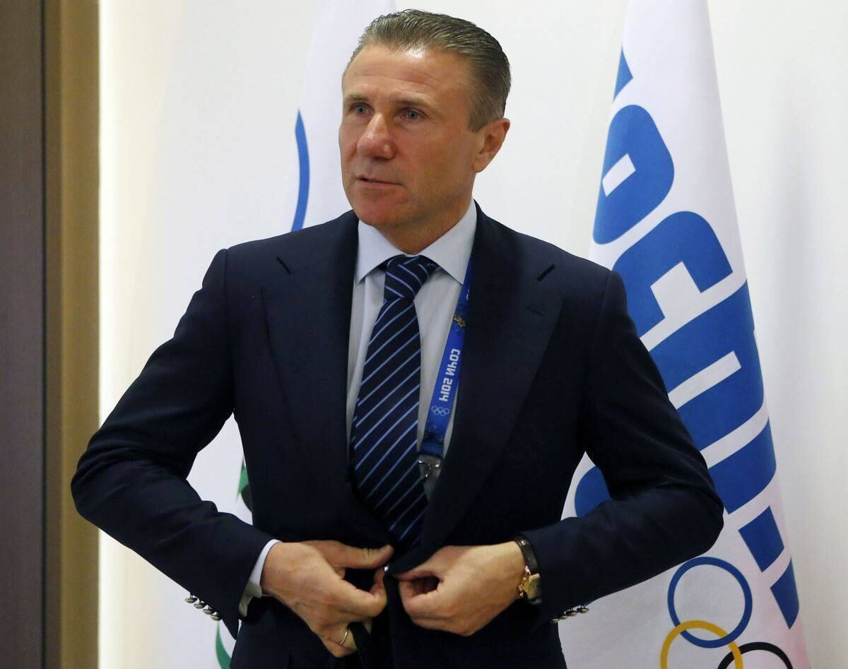 Sergei Bubka, ex-recordista mundial no salto com vara, é, hoje, presidente do Comitê Olímpico Ucraniano e está em Sochi, na Rússia, onde acontecem os Jogos Olímpicos de Inverno


Bubka fez o seu papel como líder e pediu aos atletas ucranianos em Sochi que não abandonem a competição, mas também cumpriu com seu lado humano ao dizer que respeita a decisão daqueles que fizerem o contrário
