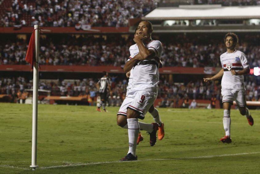 Voto de Julia Mazarin: Luis Fabiano