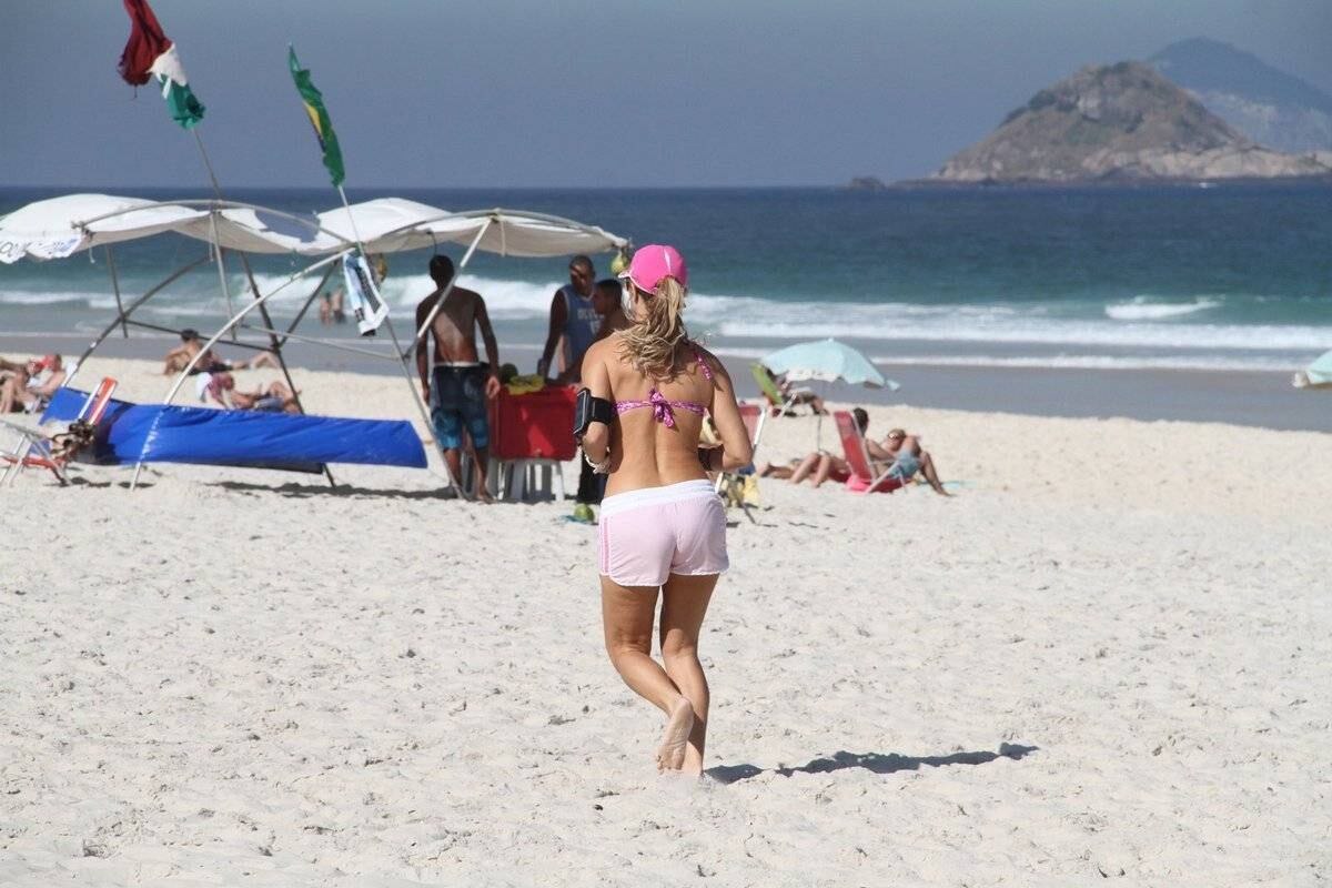 Ela até mostrou que não é perfeita. Ela exibiu algumas celulites