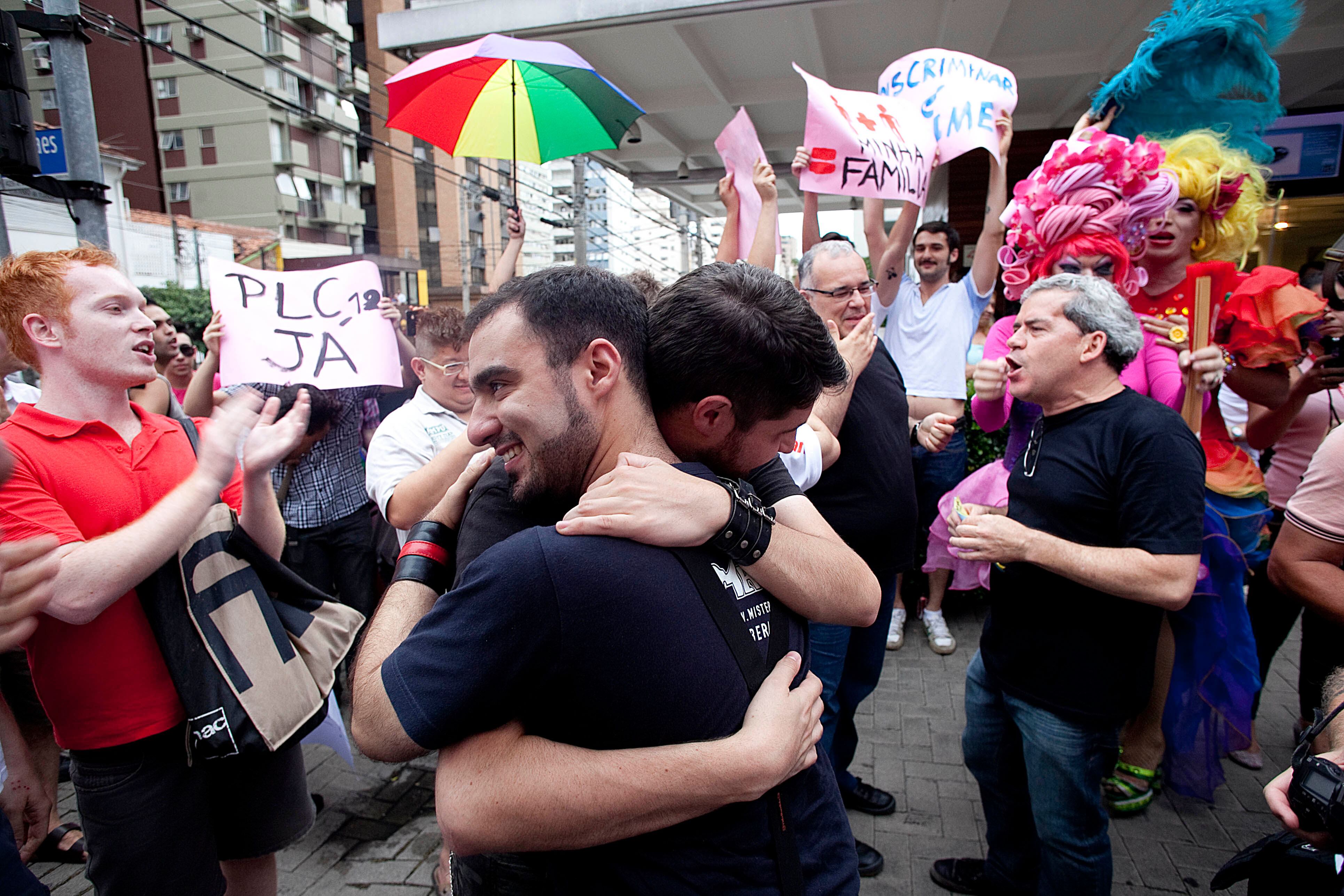 Barreiras sociais são menores em casais homossexuais