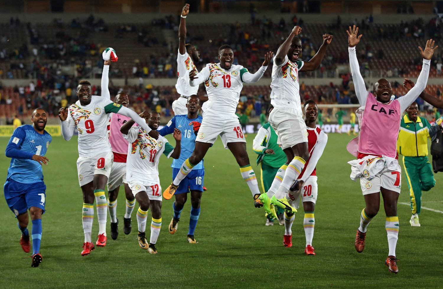 Jogadores de Senegal comemoram vaga na Copa do Mundo de 2018