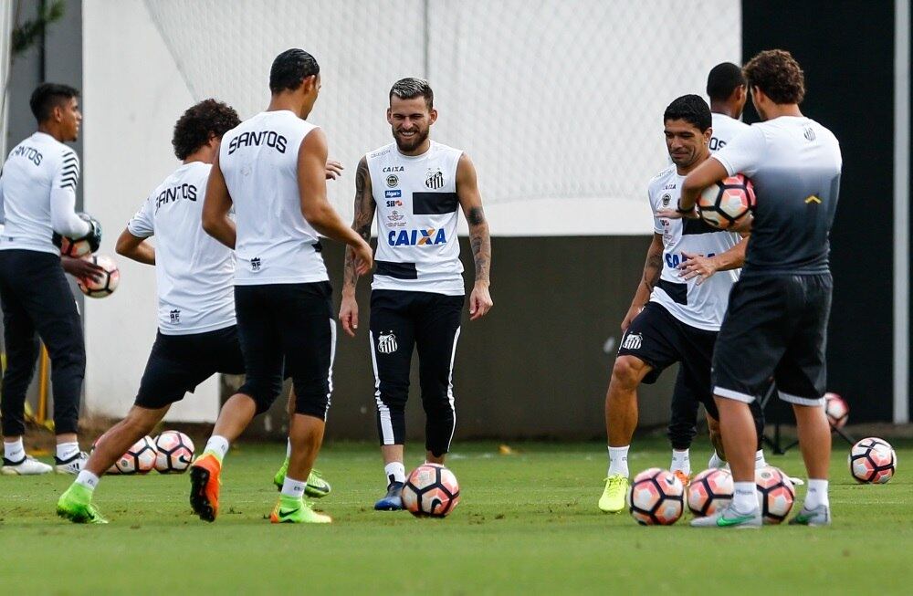 Santos se prepara para enfrentar o The Strongest, na Vila Belmiro