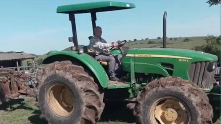 Artur Barreto já foi agricultor, subprefeito do distrito
em que mora, Bagé (RS), escrivão, pecuarista e apicultor. Pai de 5 filhos, tem 12 netos e
13 bisnetos 