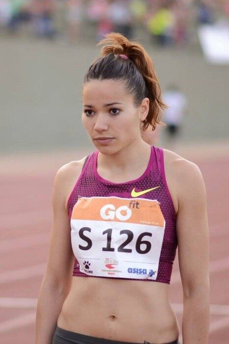 A espanhola chama atenção por onde passa. Além de linda, Jadilla é muito talentosa, e se consagrou, pela segunda vez, campeã dos 800 metros rasos