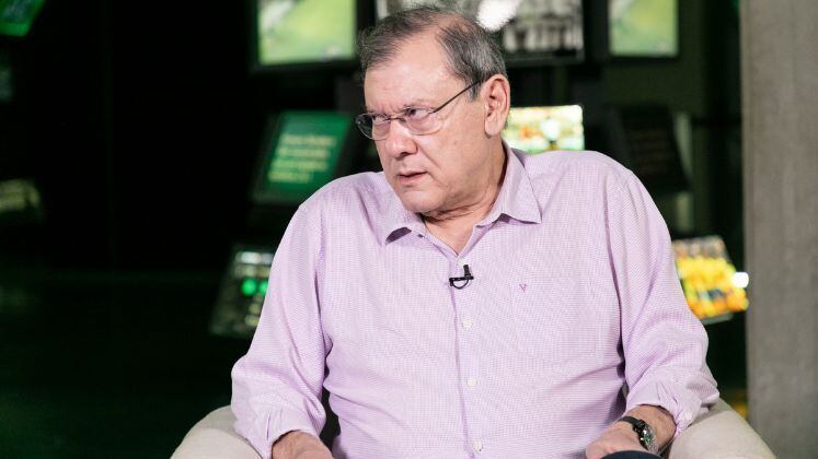 Milton Neves também não poderia ficar de fora das comemorações de 70 anos! Polêmico e extrovertido, o apresentador comandou quatro programas diferentes na Record TV: dois esportivos, um jornalístico e um game show. Durante sua trajetória na emissora, o jornalista garantiu a diversão dos torcedores de futebol com o 'apito amigo', utilizado para brincar com o Corinthians. ''O apito foi o grande corintiano Mário Quaranta que me arrumou, aí eu fazia o programa abraçado [ao objeto]'', relembrou.
