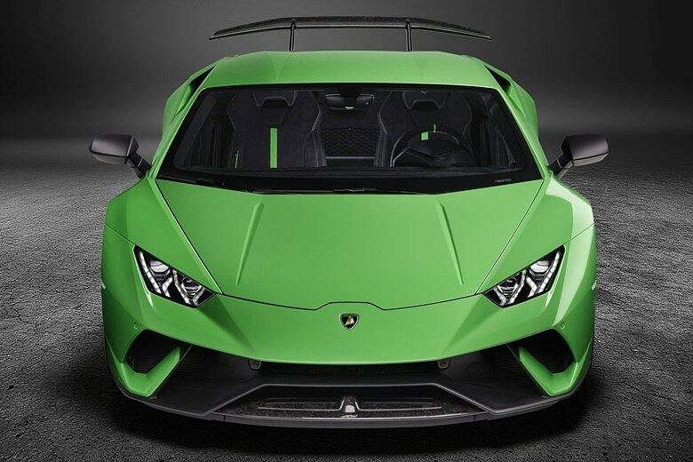 Para um supercarro recheado de tecnologia, é de se admirar o peso de apenas 1.382 kg (ordem de marcha)