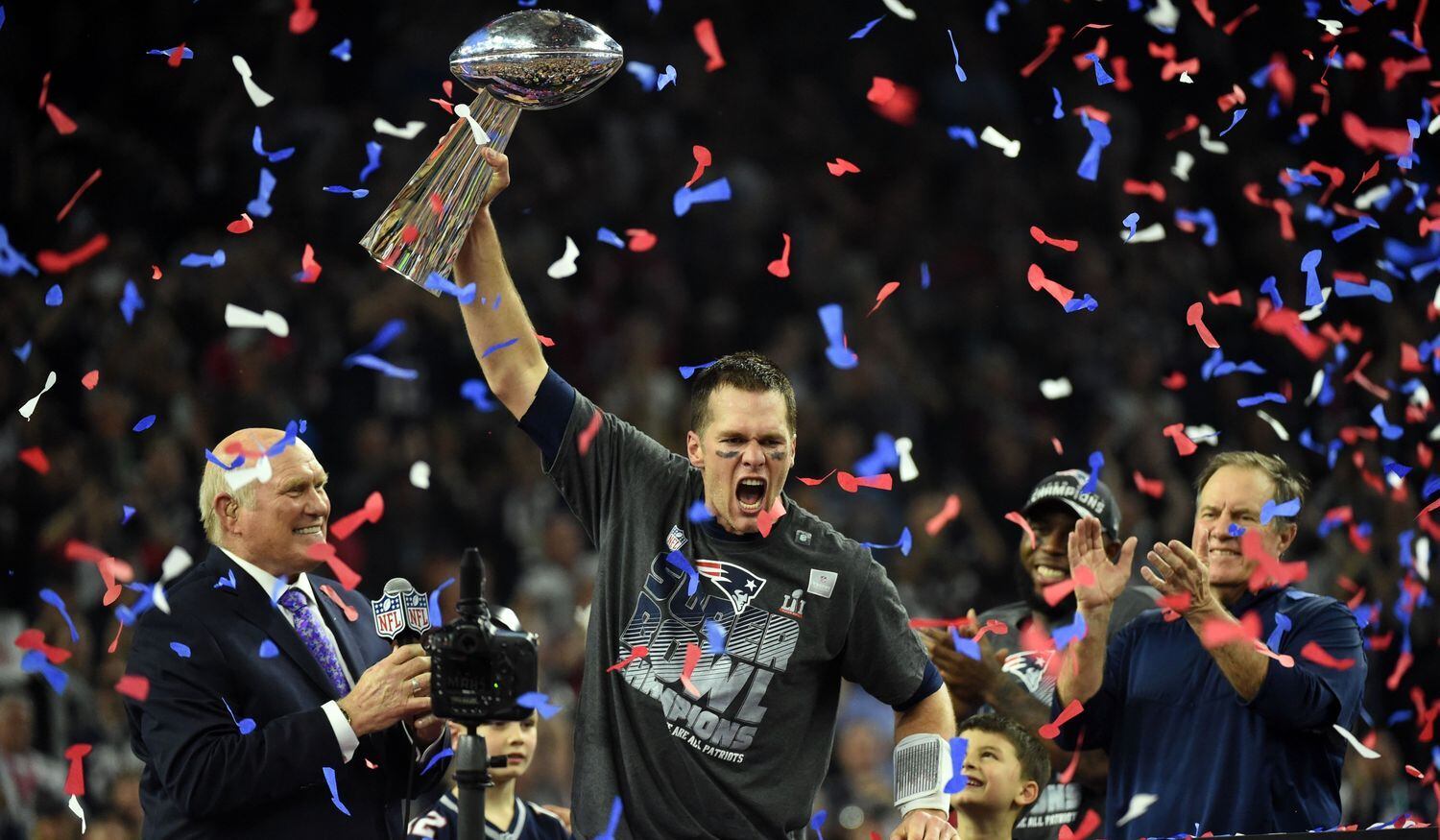 No Super Bowl LIII, em 2019, um feito histórico na carreira de Tom Brady. Ele conquistou o seu sexto na NFL e superou os cinco títulos de Charles Haley. Na decisão, um triunfo impressionante sobre o Los Angeles Rams por 13 a 3, em Atlanta, Geórgia. Este foi o placar mais baixo da história do Super Bowl.