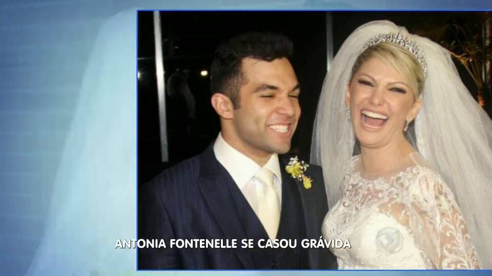 Sim, acertou quem pensou em Antonia Fontenelle, que se uniu a Jonathan Costa em 12 de dezembro. Aos 42 anos, a apresentadora descobriu a novidade às vésperas da cerimônia e justamente por isso não compareceu à própria despedida de solteira. Já o noivo, dizem, levou um susto tão grande com a chegada precoce do filho que até desmaiou...
> Veja toda a programação da Record no R7 Play
