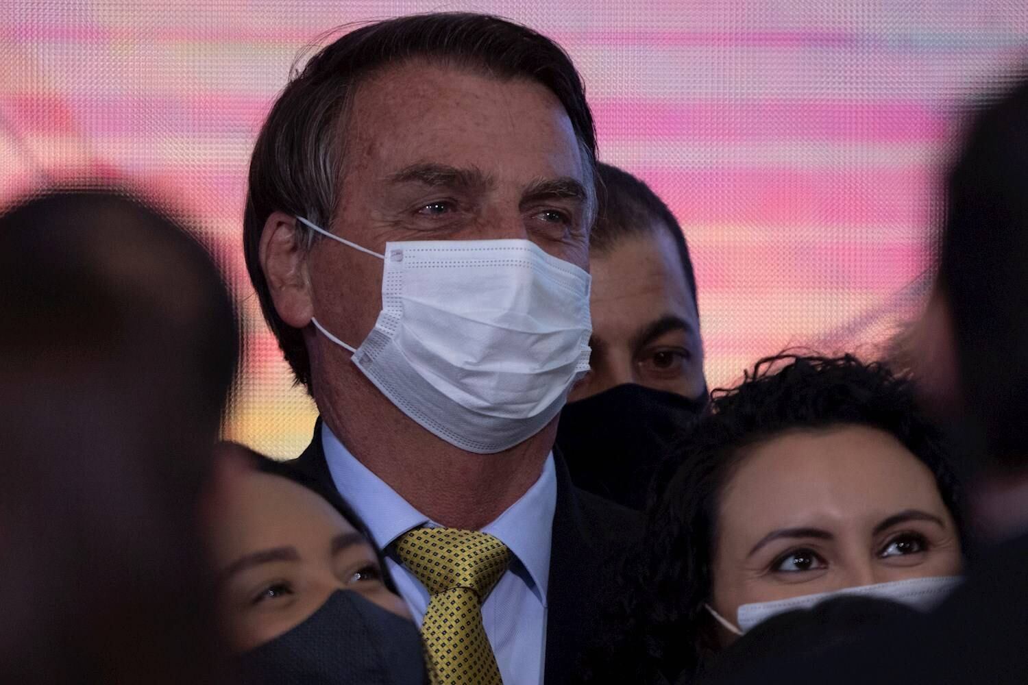 AME9210. BRASILIA (BRASIL), 29/06/2021.- El presidente de Brasil, Jair Bolsonaro, participa en una ceremonia de lanzamiento del nuevo sistema de registro de Pescadores Profesionales y Rede Pesca Brasil, hoy en el Palacio de Planalto de la ciudad de Brasilia (Brasil). El ministro de Salud de Brasil, Marcelo Queiroga, anunció este martes que el contrato firmado para la compra de la vacuna anticovid india Covaxin quedará "en suspenso" hasta que se esclarezcan unas denuncias de irregularidades en esas tratativas. EFE/ Joédson Alves