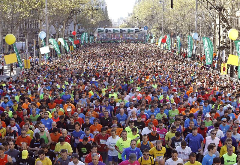 Corredores participam na Meia Maratona de Madri, na Espanha, neste domingo (7). A largada e a chegada para os 21 km de prova ocorreu no Parque do Retiro



