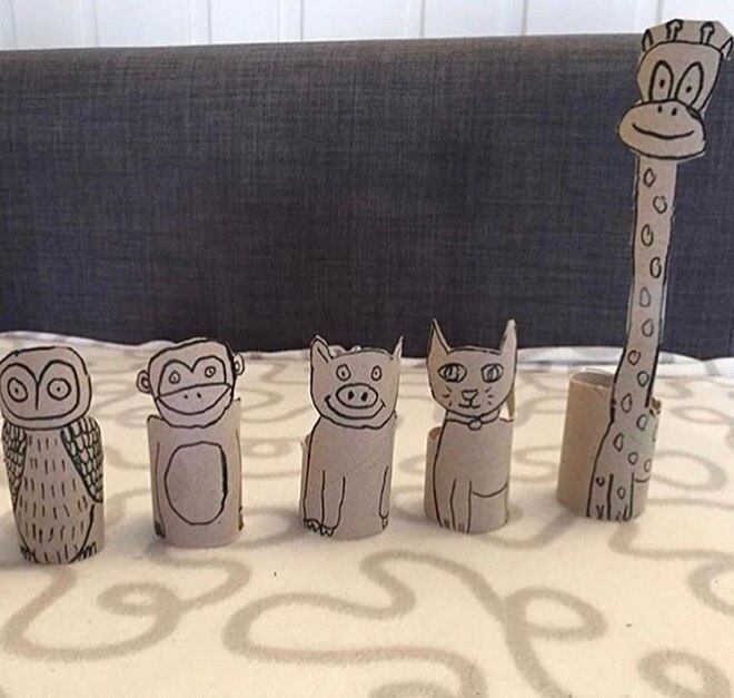 As crianças se divertem com os brinquedos