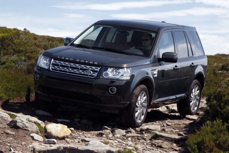 Land Rover Freelander — Opção de entrada da marca inglesa, o SUV já não é mais produzido desde 2014, quando foi lançado o Discovery Sport, modelo inédito que assumiu seu posto de acesso. Apesar do porte avantajado, oferecia apenas lugar para cinco adultos e tinha direcionamento mais urbano. Com a produção do Discovery Sport e do Evoque em Itatiaia (RJ) a partir deste ano, deverá sumir das ruas em curto prazo de tempo

VEJA TAMBÉM
Aceleramos: R7 foi até a Islândia testar o novo Land Rover Discovery Sport, que será brasileiro em 2016

