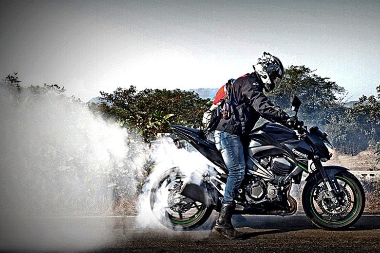 8°) Kawasaki Z800 — 47 unidades 