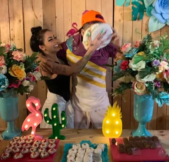 "Feliz aniversário, meu amor. Não tenho palavras pra descrever o quanto você é especial pra mim! Eu te amo eternamente... a gente se completa, a gente tem tudo a ver. Felicidades para nós, muita saúde pra ficarmos juntos por muito tempo! Cada dia fico mais louca por você", postou Mirella