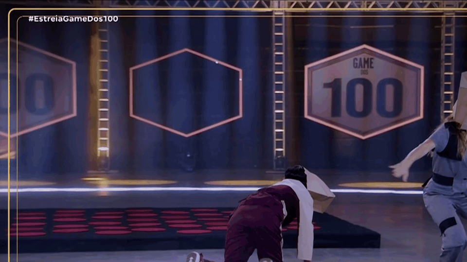 Reprodução em GIF - Vendados em busca do sonho! Confira a décima prova do Game dos 100 (01:49)