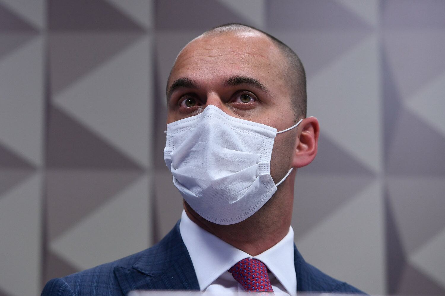  

À mesa, diretor-executivo da operadora de saúde Prevent Senior, Pedro Benedito Batista Júnior, nega pressão para médicos prescreverem 'tratamento precoce'.

 

Foto: Edilson Rodrigues/Agência Senado