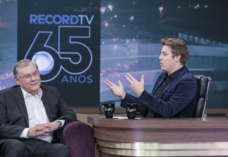 Milton Neves, que chegou a comandar quatro atrações ao mesmo tempo na emissora, comenta que a remuneração dos atletas é algo que chama a atenção hoje em dia
• VÍDEO: Feras do esporte relembram bons momentos na Record TV