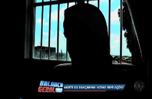 Sem mostrar o rosto, mulher conta detalhes do crime