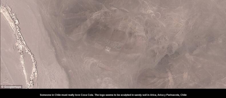 Alguém no Chile deve realmente amar Coca-Cola! O logotipo foi esculpido em solo arenoso na Arica y Parinacota