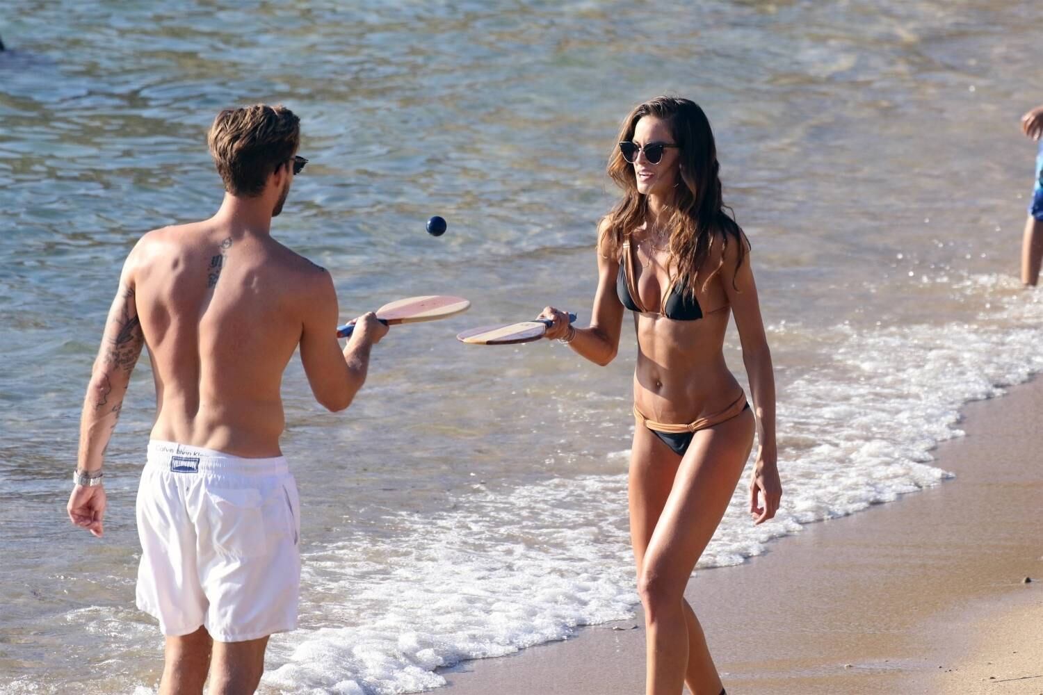 Em agosto, Kevin Trapp e a namorada aproveitaram o dia de sol para disputar
uma partida de frescobol
