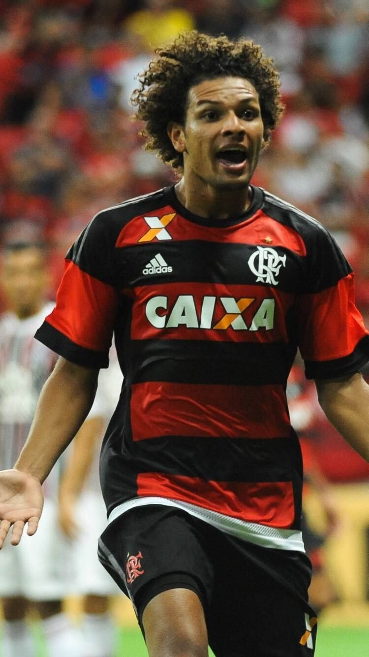 Willian Arão fez boa temporada pelo Botafogo em 2015, mas trocou o Glorioso pelo Flamengo no ano seguinte