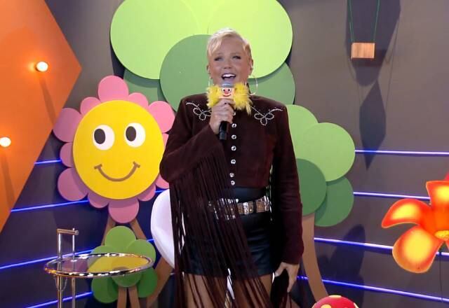 A Rainha dos Baixinhos Xuxa também fez uma passagem triunfal pelo reality e embalou a festa #TBT ! Os peões voltaram à infância e, a cada ritmo, pulavam e cantavam com toda a animação possível ao som de Ilariê, Tindolelê, Parabéns da Xuxa e Abecedário da Xuxa