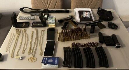 Armas e R$ 22 mil foram apreendidos na operação