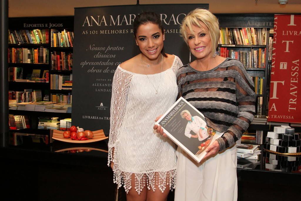 

Quem
também esteve presente no evento foi a cantora Anitta, que falou sobre o amor
pela cozinha e suas participações no programa de Ana Maria Braga.


— Amo cozinhar. Já fui duas vezes levar receita no programa. A primeira foi uma
receita de pizza minha e da minha mãe. Na segunda vez, um sorvete meu e da
minha avó. Atualmente não tenho tempo de cozinhar. Minha mãe é quem cozinha.
Amo churrasco! Minha mãe faz uma lasanha maravilhosa! Foi ela que me ensinou a
cozinhar.

