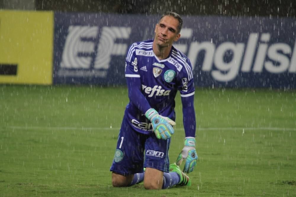 Com o Allianz Parque lotado, o Palmeiras estreia em casa na
Libertadores nesta quinta-feira (3) contra o Rosário Central. A partida é
cercada de expectativa após a derrota no domingo (28), para a Ferroviária,
quando mais uma vez o Verdão teve dificuldades jogando em casa