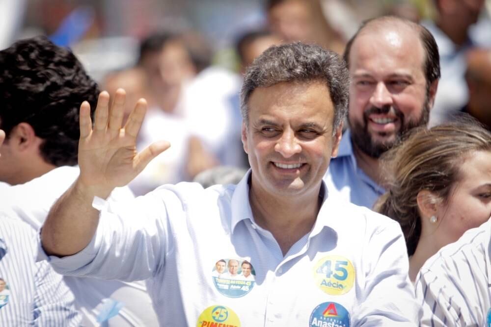 Aécio considera que presidente usou encontro para fazer campanha