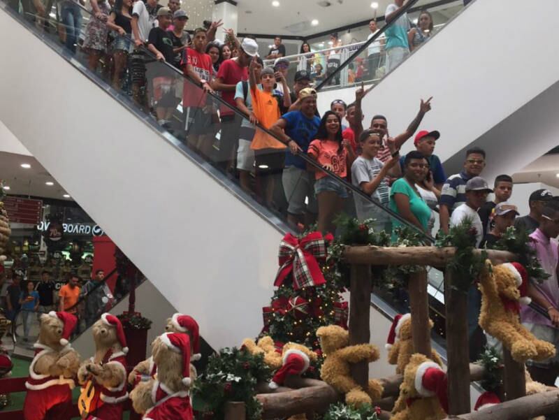 Jovens que fizeram o rolezinho no Shopping Metrô Itaquera
