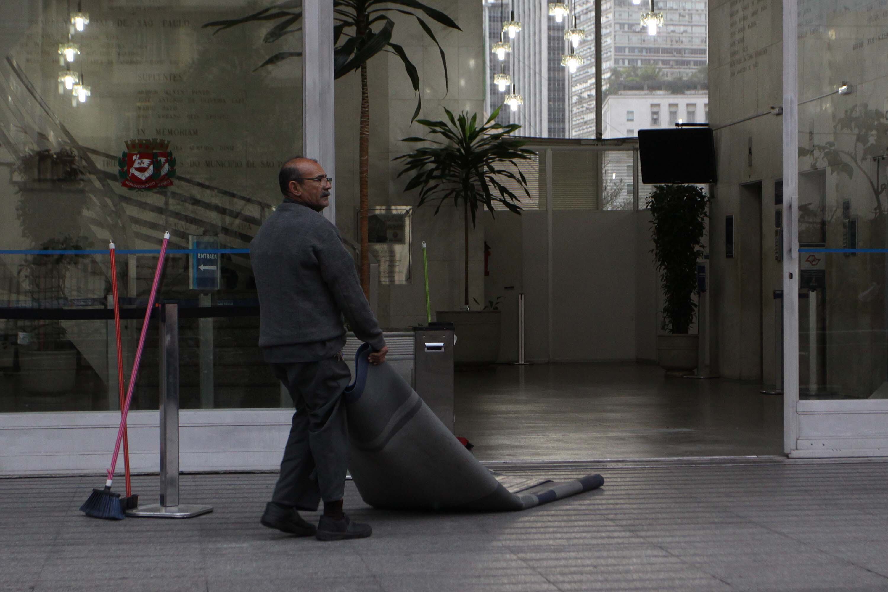 O ato, encabeçado pelo Movimento Passe Livre e Sindicato dos
Metroviários terminou com três pessoas detidas