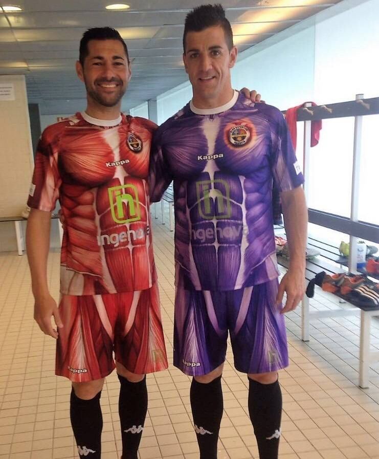 Um clube da terceira divisão da Espanha decidiu inovar criar o novo uniforme da equipe para a próxima temporada. O Deportivo Palencia lançou uniformes que, segundo o próprio clube, seriam os impactantes do futebol