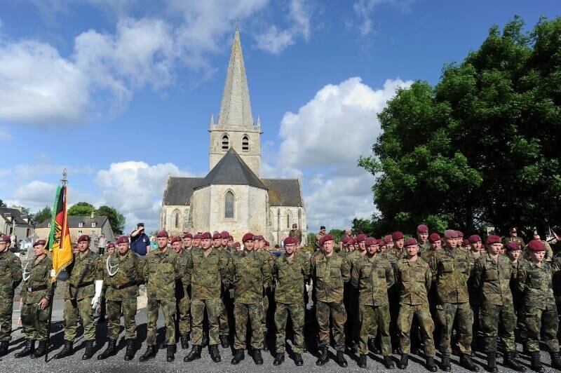 Soldados alemães
participam de cerimônia em Picauville, na França, em homenagem ao 70º
aniversário do Dia D. A operação, comandada pelas forças Aliadas na Normandia,
norte da França, marca a virada de mesa na Segunda Guerra Mundial e completará
70 anos em 6 de junho