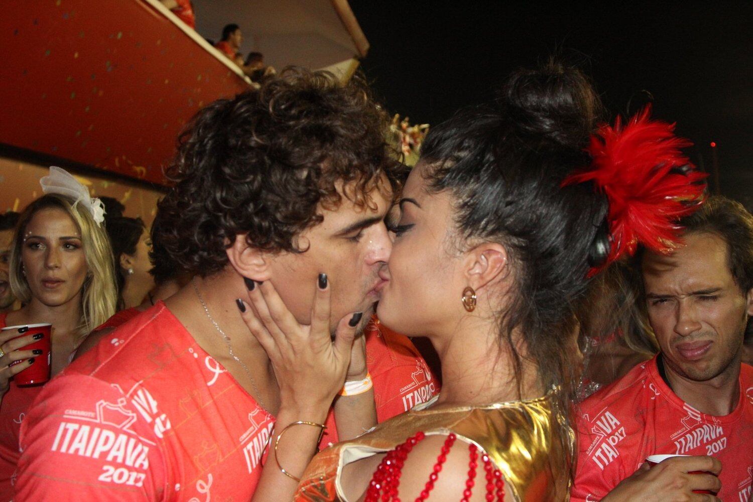 Dia do beijo começa com declarações no Instagram